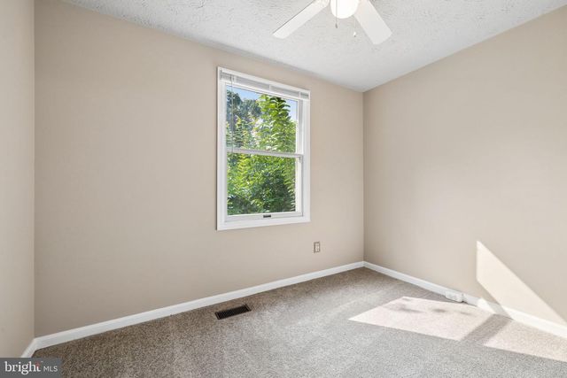 3610 WHARF LN, Triangle, VA 22172