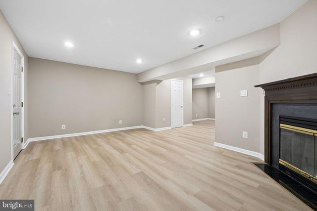 3610 WHARF LN, Triangle, VA 22172