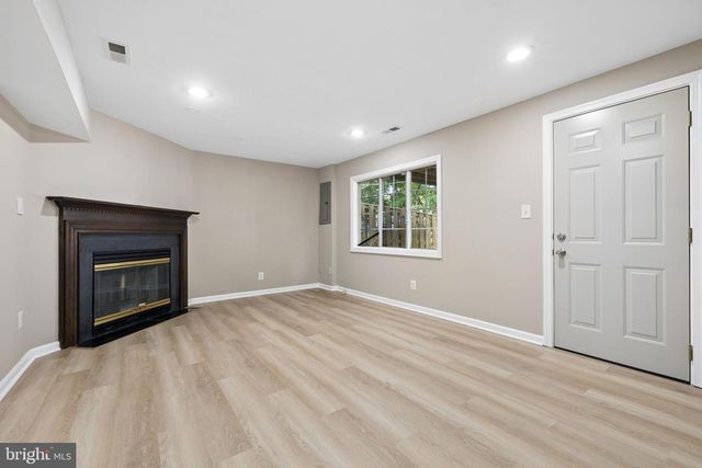 3610 WHARF LN, Triangle, VA 22172