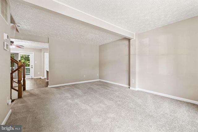 3610 WHARF LN, Triangle, VA 22172