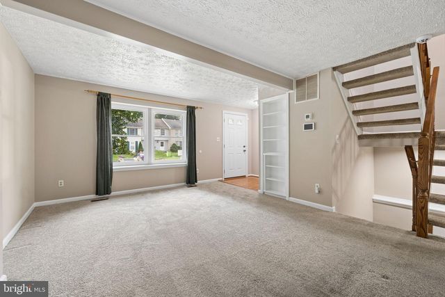 3610 WHARF LN, Triangle, VA 22172