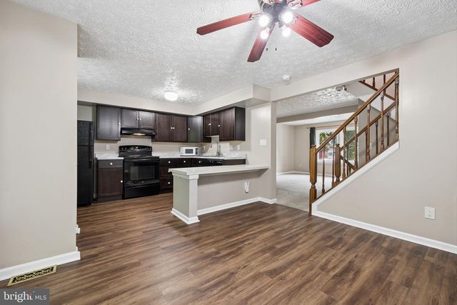 3610 WHARF LN, Triangle, VA 22172