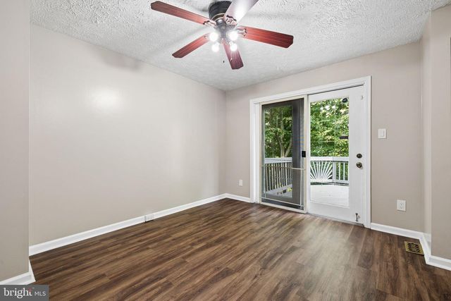 3610 WHARF LN, Triangle, VA 22172