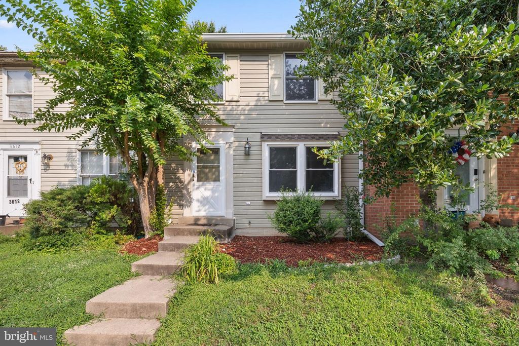 3610 WHARF LN, Triangle, VA 22172