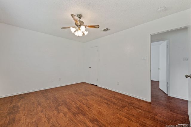 6802 CANARY MEADOW DR, Converse, TX 78109