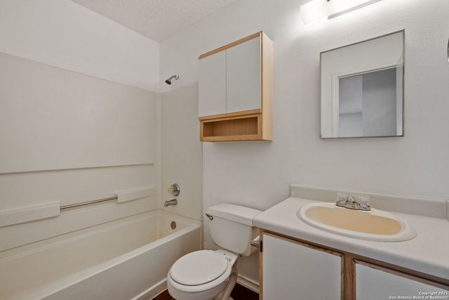 6802 CANARY MEADOW DR, Converse, TX 78109