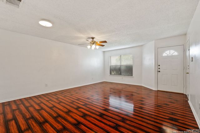 6802 CANARY MEADOW DR, Converse, TX 78109