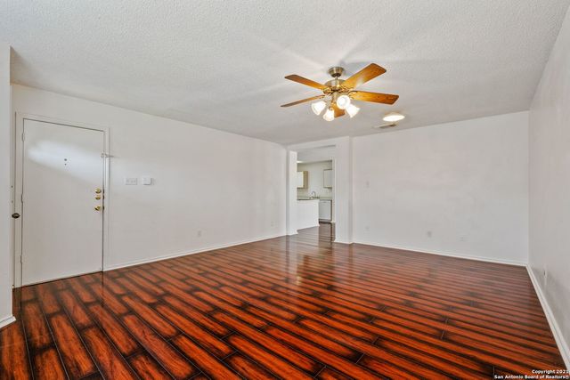 6802 CANARY MEADOW DR, Converse, TX 78109