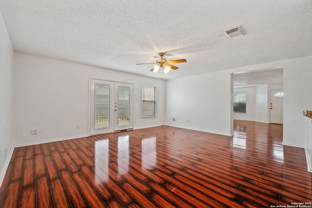6802 CANARY MEADOW DR, Converse, TX 78109