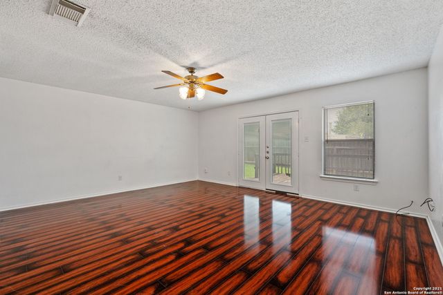 6802 CANARY MEADOW DR, Converse, TX 78109