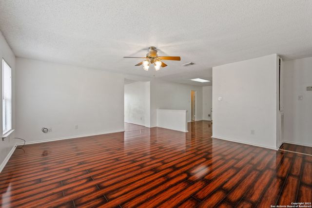 6802 CANARY MEADOW DR, Converse, TX 78109