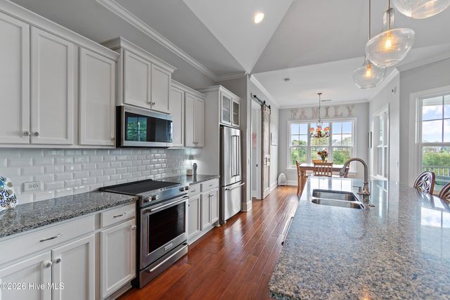 395 Canoe Court NW, Calabash, NC 28467