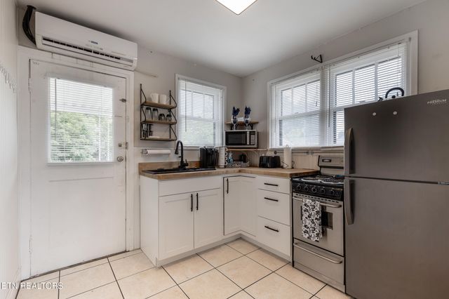2601 Fenwood Drive, Knoxville, TN 37918