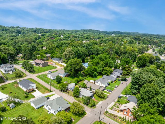 2601 Fenwood Drive, Knoxville, TN 37918