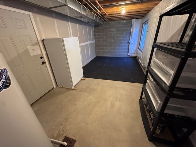 280 Broadstone Dr, Adams Twp, PA 16046