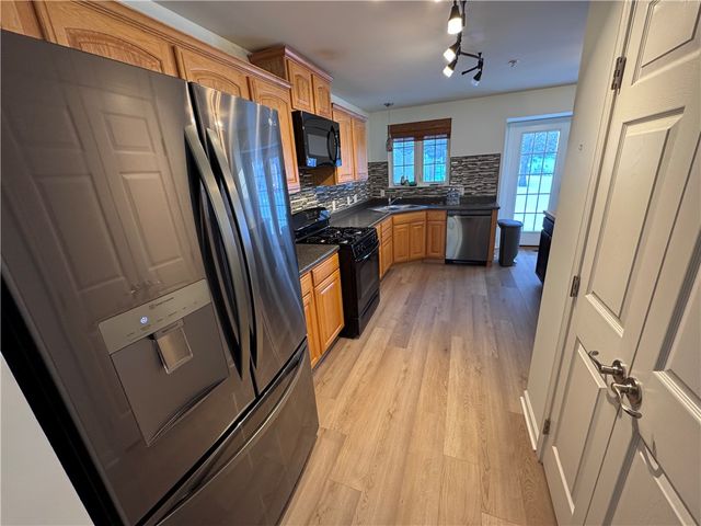 280 Broadstone Dr, Adams Twp, PA 16046