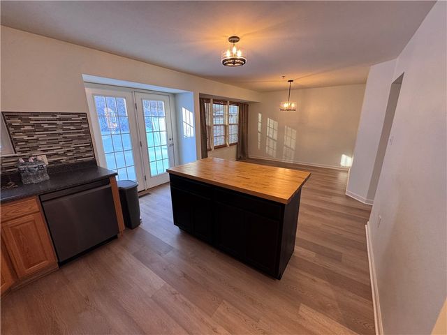 280 Broadstone Dr, Adams Twp, PA 16046