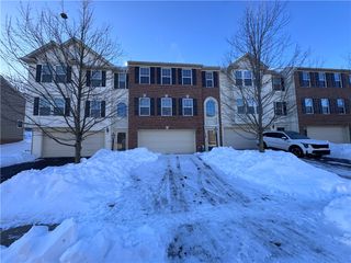 280 Broadstone Dr, Adams Twp, PA 16046