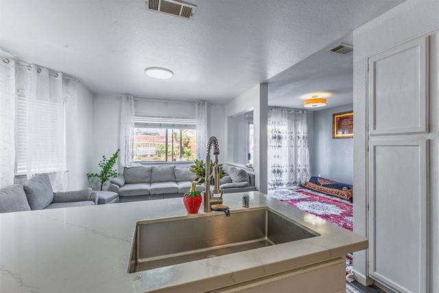 8984 Agate Creek Ct, Elk Grove, CA 95758