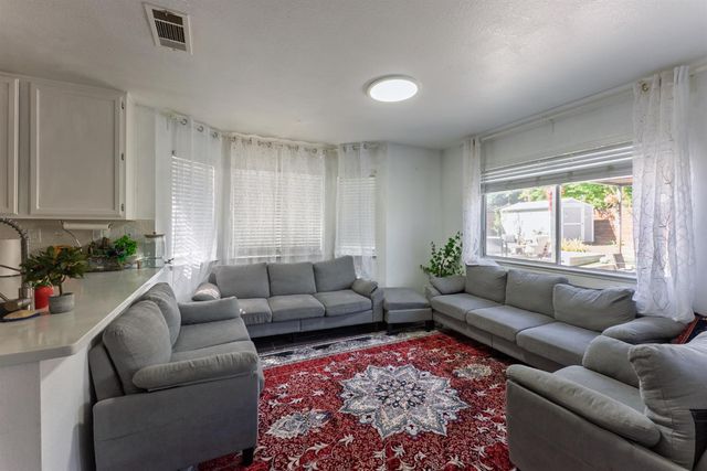 8984 Agate Creek Ct, Elk Grove, CA 95758