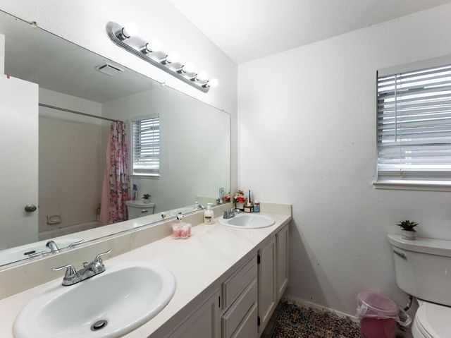 8984 Agate Creek Ct, Elk Grove, CA 95758