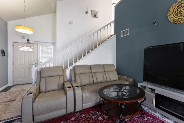 8984 Agate Creek Ct, Elk Grove, CA 95758