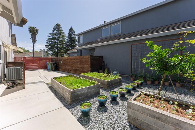 8984 Agate Creek Ct, Elk Grove, CA 95758