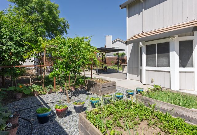 8984 Agate Creek Ct, Elk Grove, CA 95758