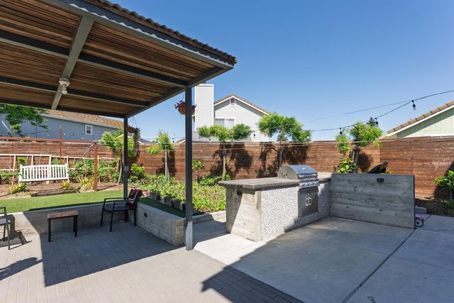 8984 Agate Creek Ct, Elk Grove, CA 95758