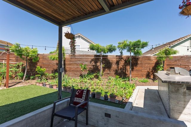 8984 Agate Creek Ct, Elk Grove, CA 95758