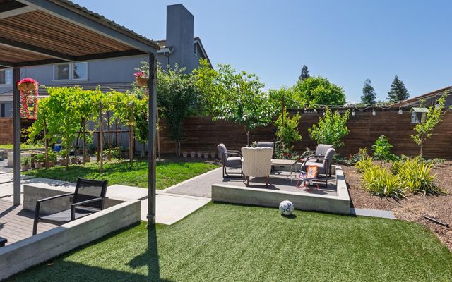 8984 Agate Creek Ct, Elk Grove, CA 95758