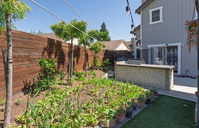 8984 Agate Creek Ct, Elk Grove, CA 95758