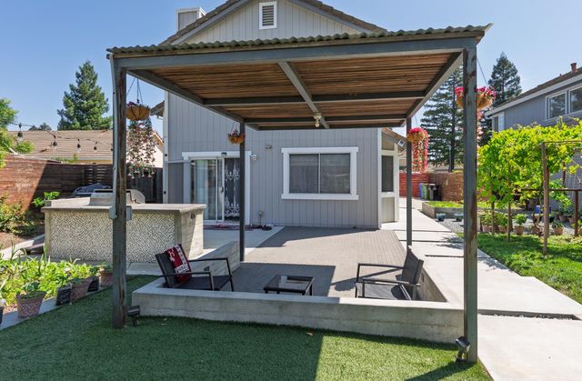 8984 Agate Creek Ct, Elk Grove, CA 95758