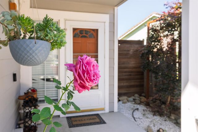8984 Agate Creek Ct, Elk Grove, CA 95758