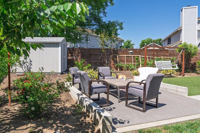 8984 Agate Creek Ct, Elk Grove, CA 95758