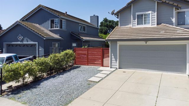 8984 Agate Creek Ct, Elk Grove, CA 95758