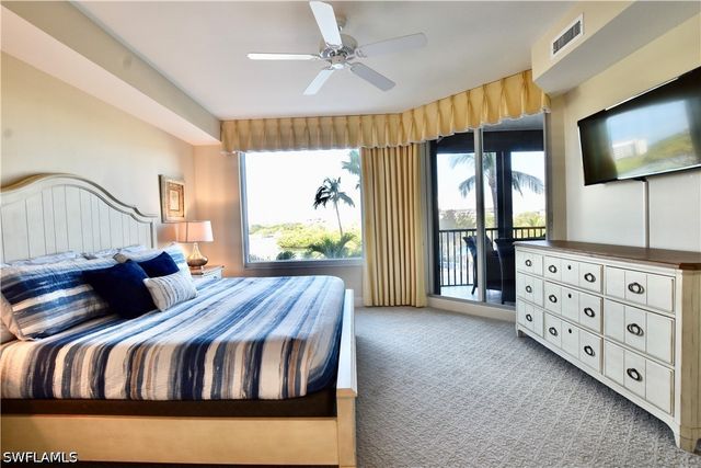 430 Cove Tower DR 302, Naples, FL 34110