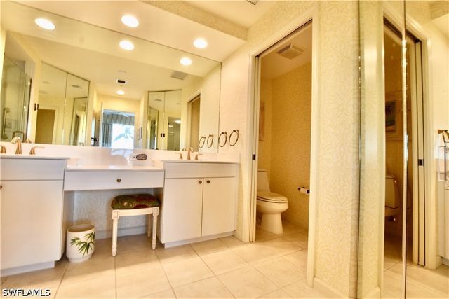 430 Cove Tower DR 302, Naples, FL 34110