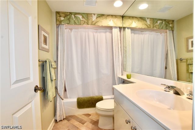 430 Cove Tower DR 302, Naples, FL 34110