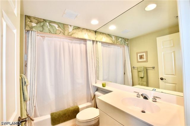430 Cove Tower DR 302, Naples, FL 34110