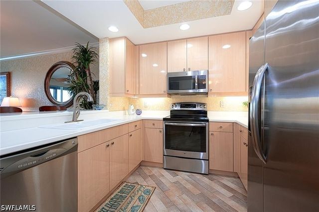 430 Cove Tower DR 302, Naples, FL 34110