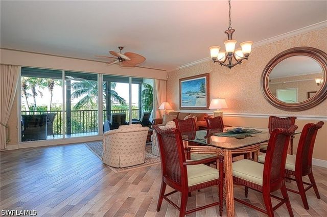 430 Cove Tower DR 302, Naples, FL 34110