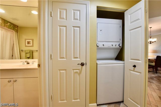 430 Cove Tower DR 302, Naples, FL 34110