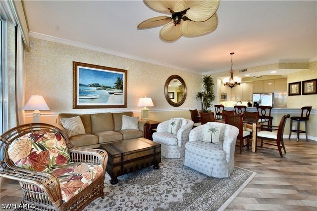 430 Cove Tower DR 302, Naples, FL 34110