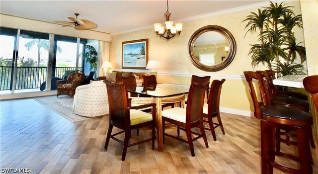 430 Cove Tower DR 302, Naples, FL 34110