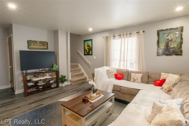 35463 Turner Drive 266, Sterling Heights, MI 48312