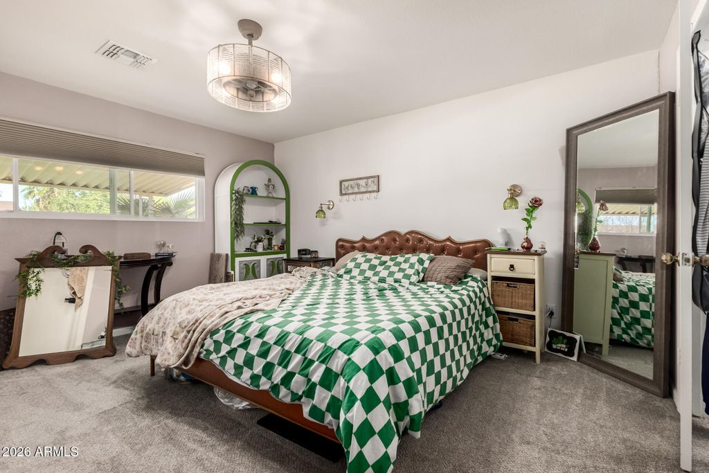 Image 10 of property listing at 18026 N 34TH Avenue, Phoenix, AZ 85053