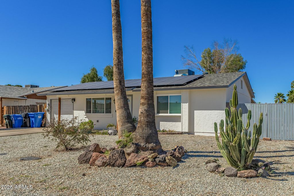 Image 2 of property listing at 18026 N 34TH Avenue, Phoenix, AZ 85053