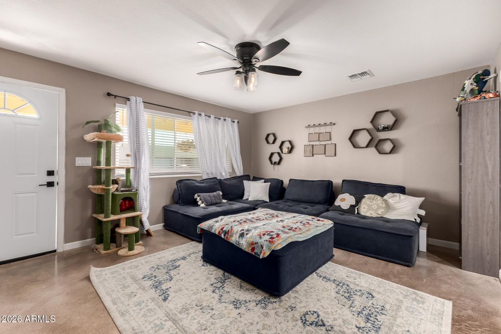 Image 3 of property listing at 18026 N 34TH Avenue, Phoenix, AZ 85053