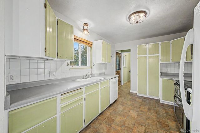 2301 S County Road 23e, Berthoud, CO 80513